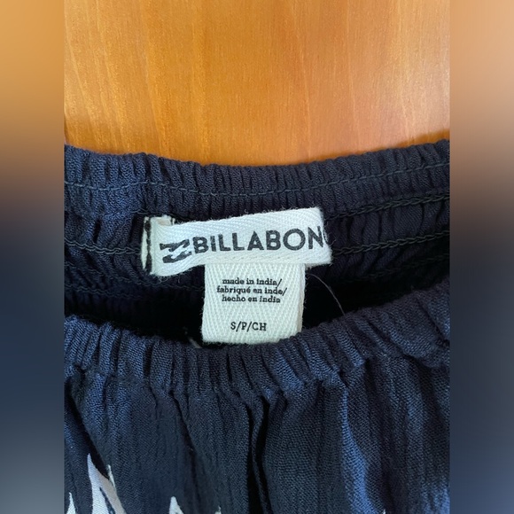 New with tags- Billabong cut out dress with wrap - size small - Picture 3 of 6